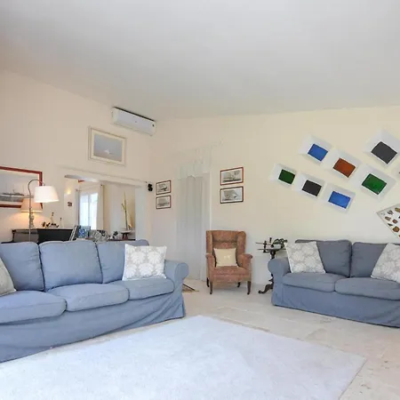 4 Bedroom Amazing In Holiday home