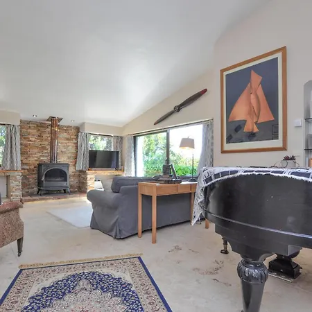 4 Bedroom Amazing In Frejus