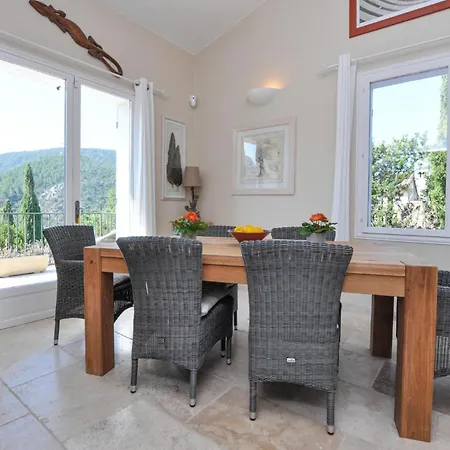 4 Bedroom Amazing In Frejus