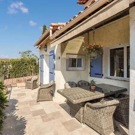 4 Bedroom Amazing In Holiday home