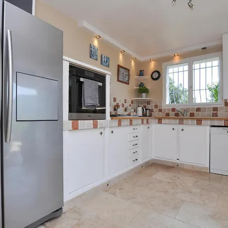 Holiday home 4 Bedroom Amazing In