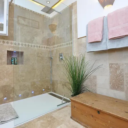 Holiday home 4 Bedroom Amazing In